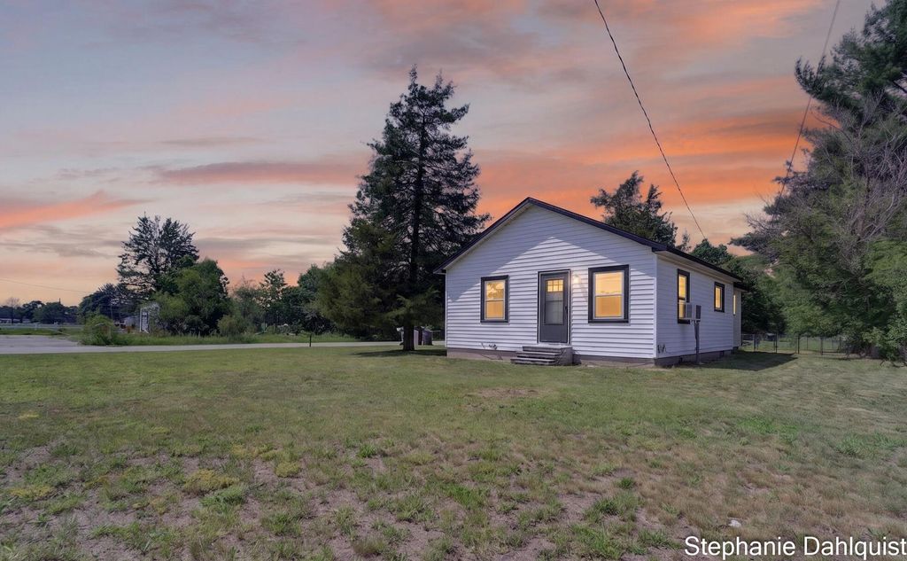 4622 E Apple Avenue, Egelston township