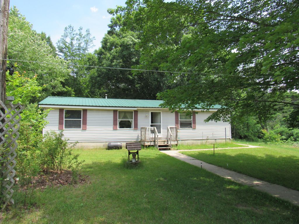 710 N 204th Avenue, Leavitt township
