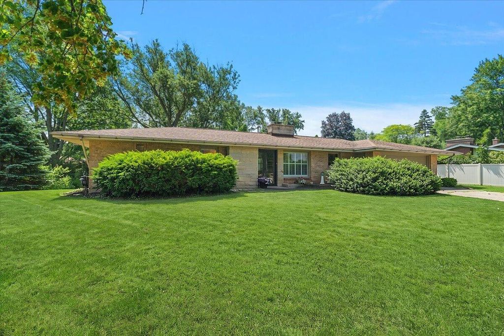 838 S Shore Drive, Holland city
