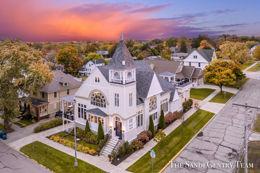 600 Washington Avenue, Grand Haven city