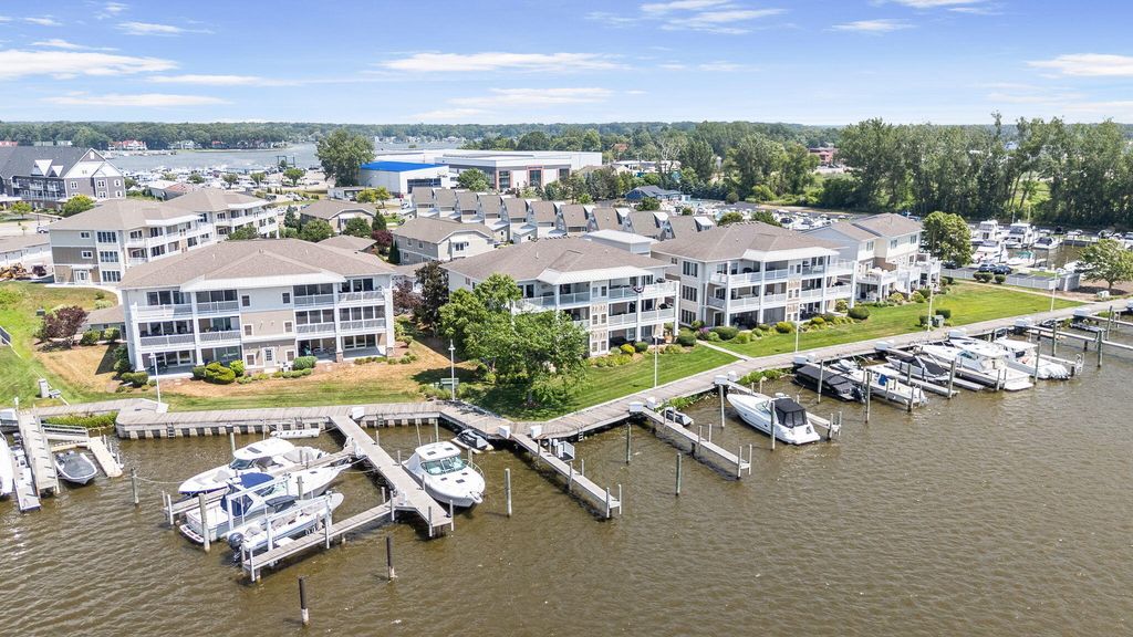 930 W Savidge Street Unit: 20, Spring Lake