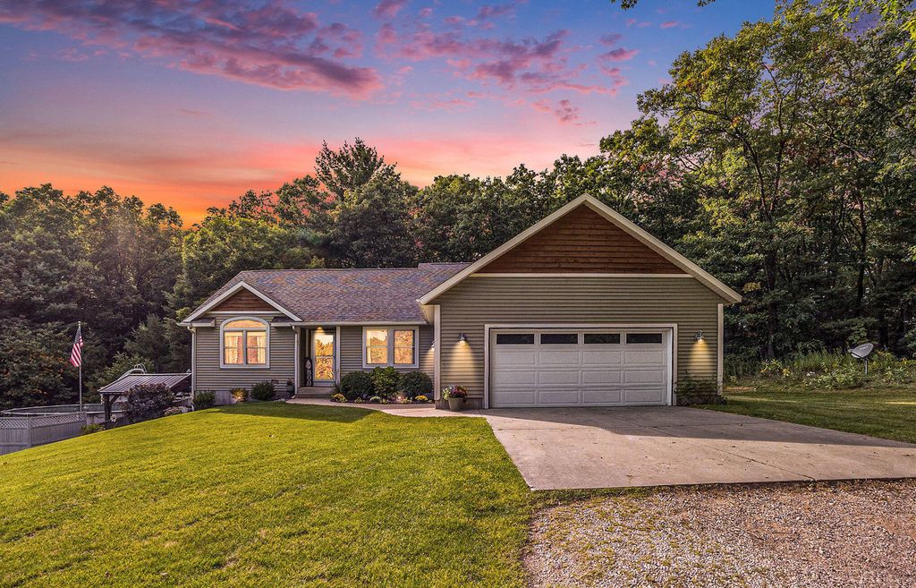 2933 Cedar Hills Lane, Cedar Creek township