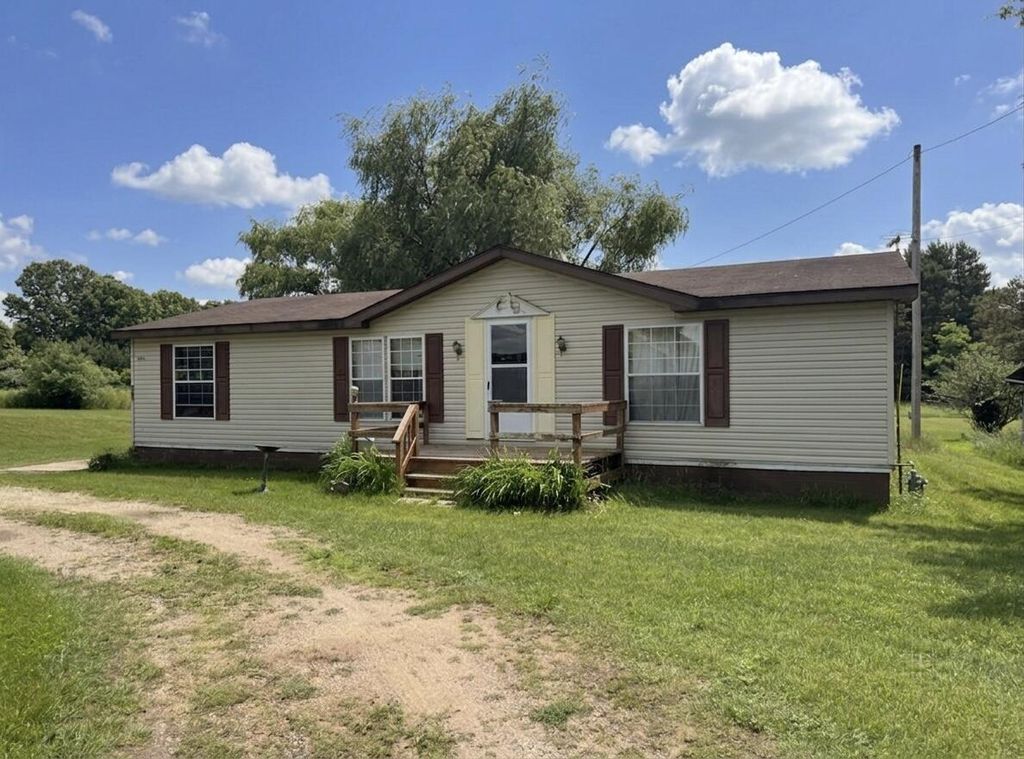 4546 Russell Street Ne, Algoma township