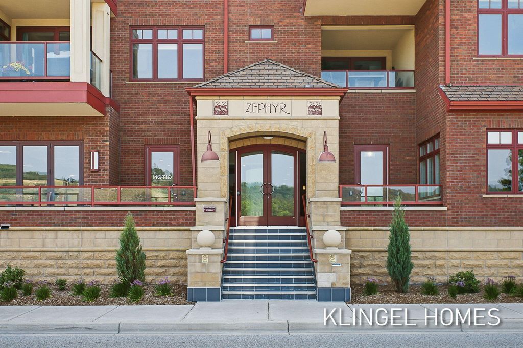 22 S Harbor Drive Unit: 202, Grand Haven