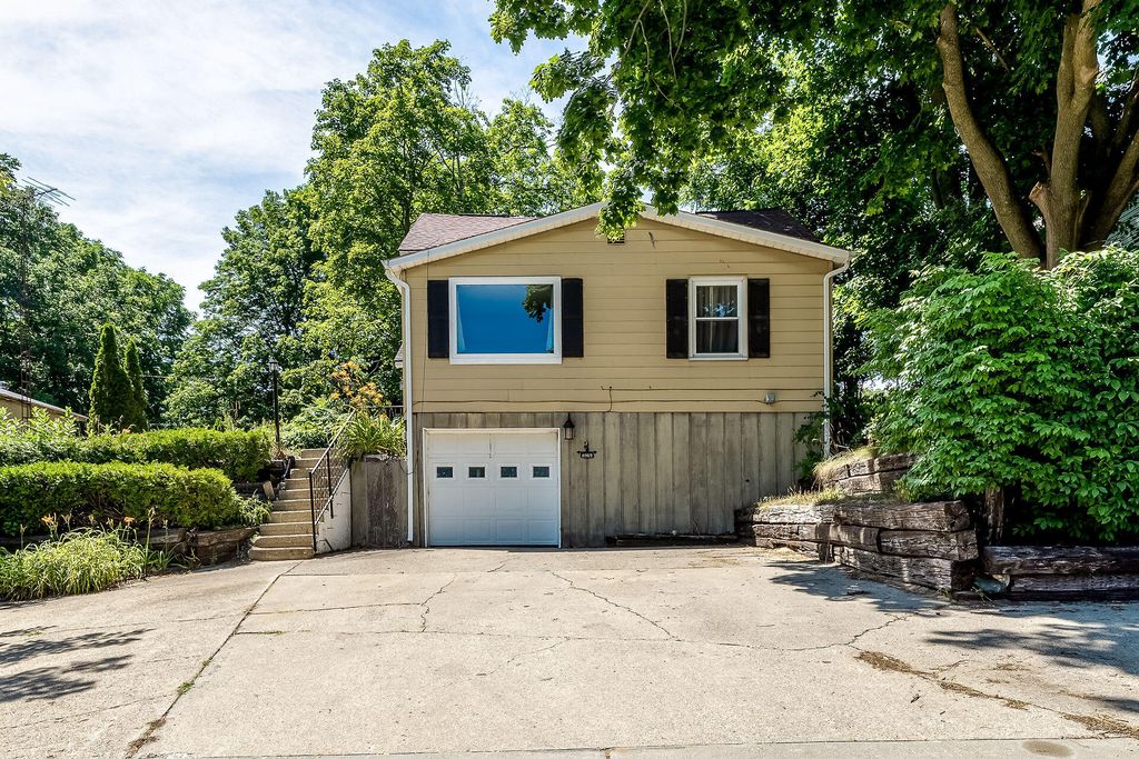 8969 Ferry Street, Montague city