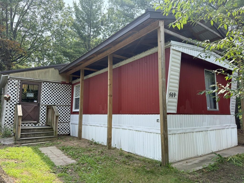 669 Linden Road, Lakewood Club village