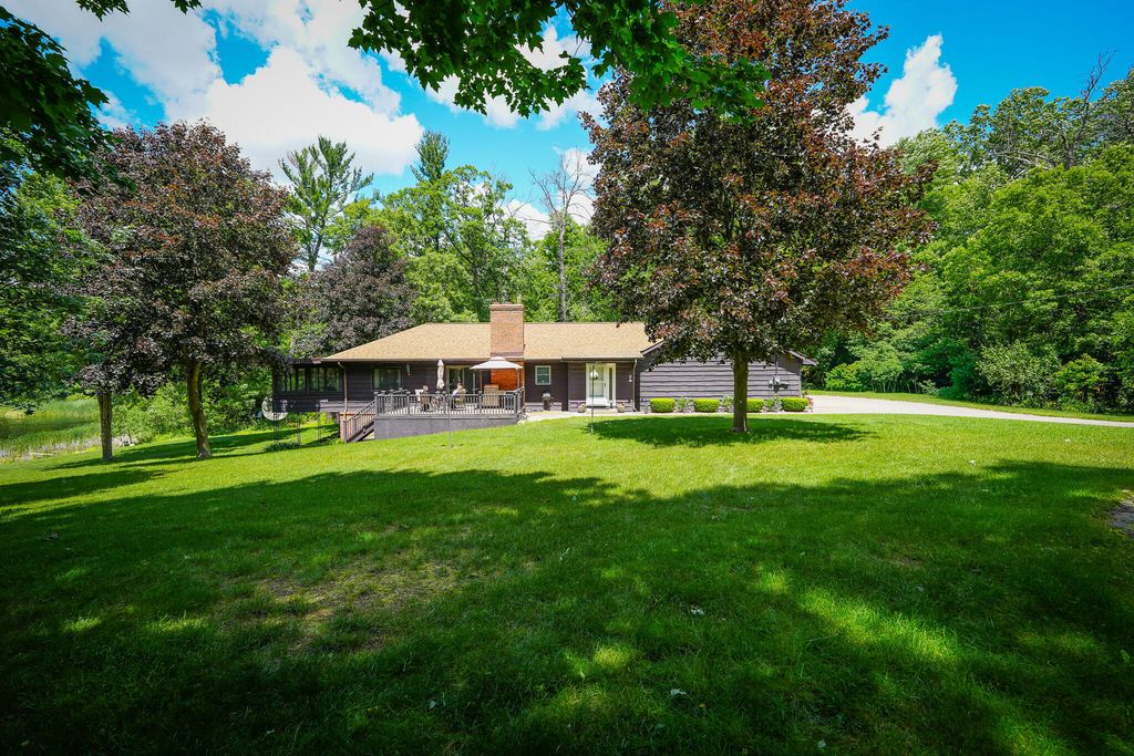 9411 Maple Hill Road, Reynolds township