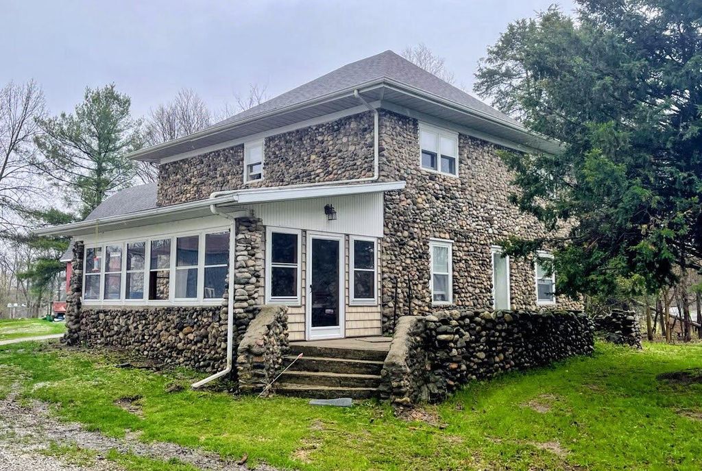 2311 E Glendora Road, Buchanan township