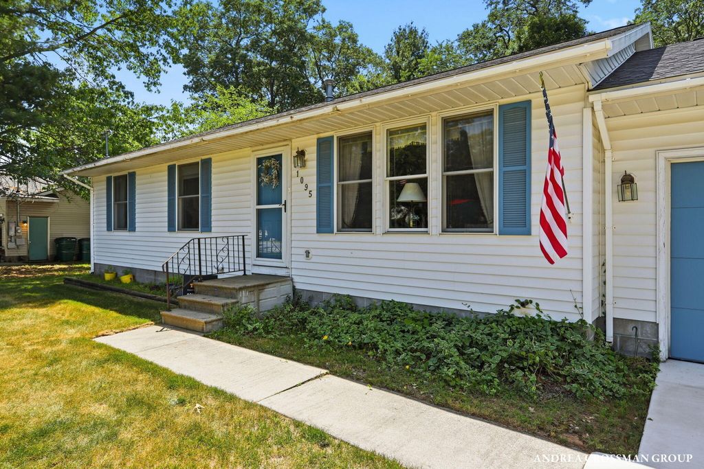 1095 Becker Road, Muskegon charter township