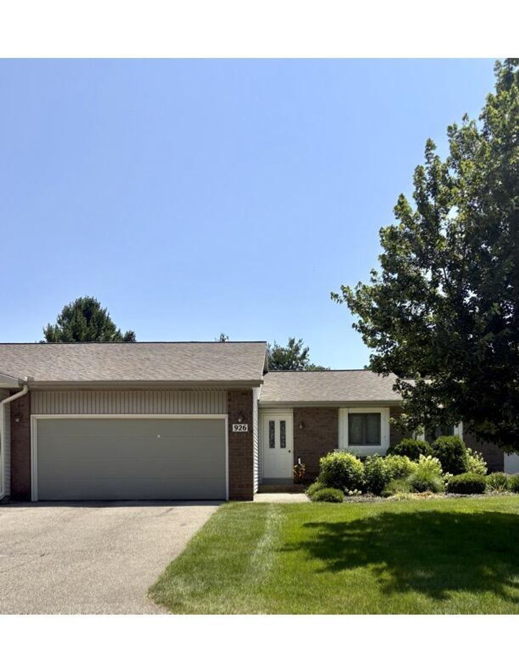 926 Village Court, Holland