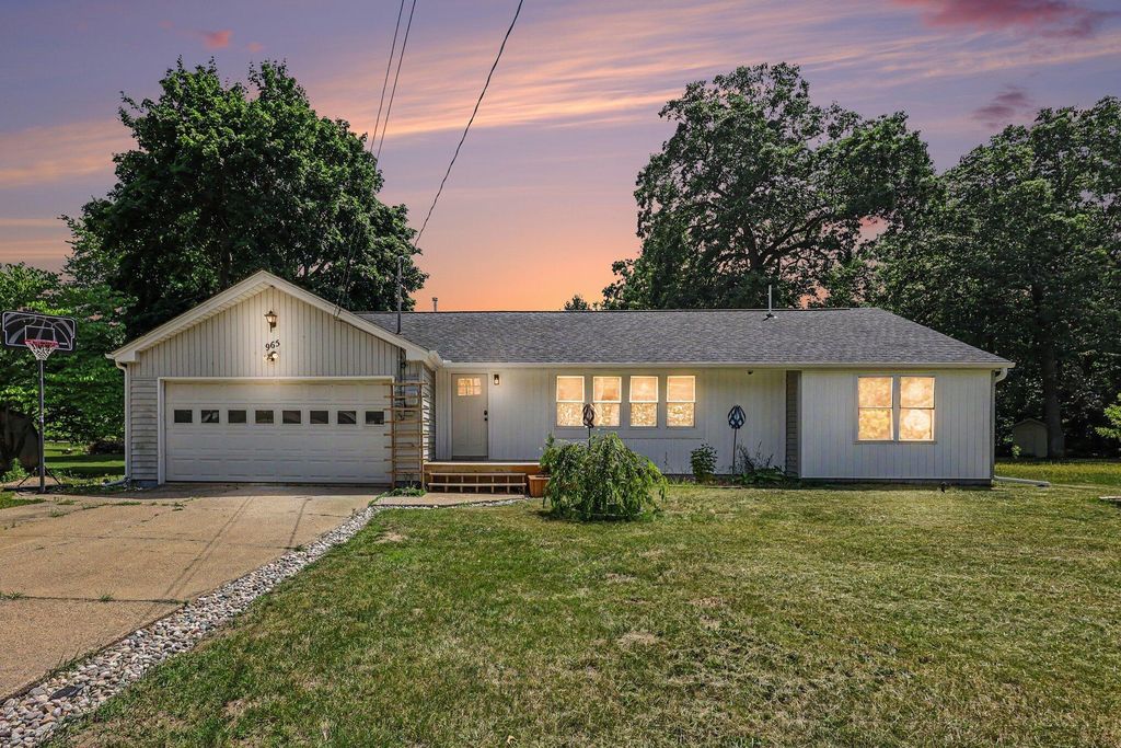 965 Victor Avenue, Laketon township