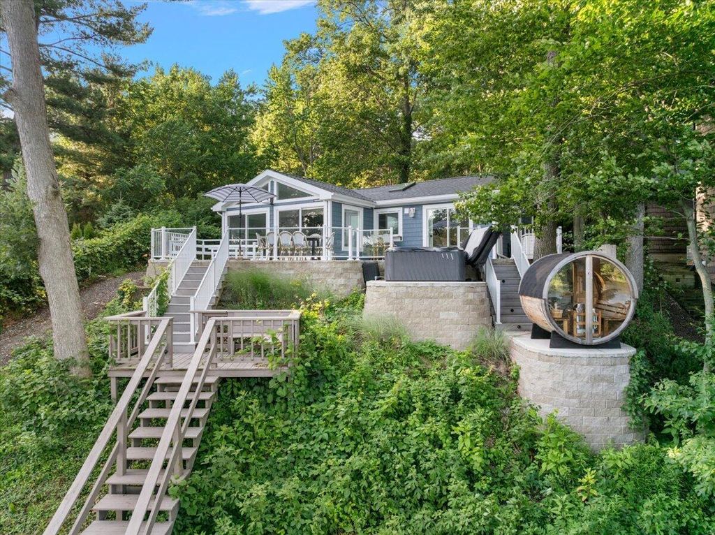 6365 Waters Edge Lane, Saugatuck township