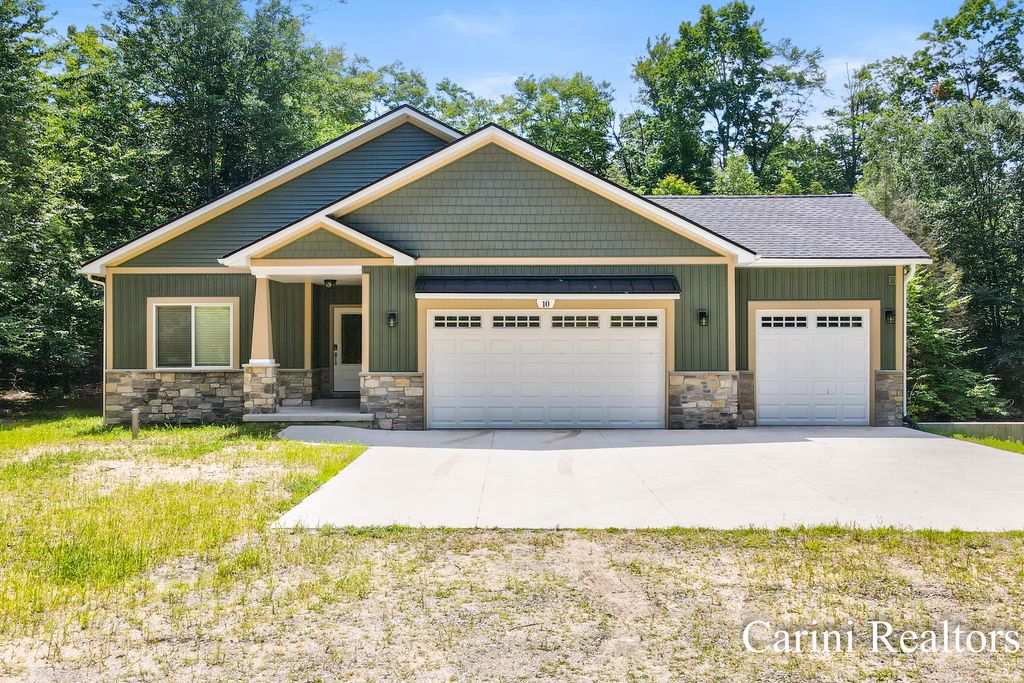 10 Morton Trail, White River township