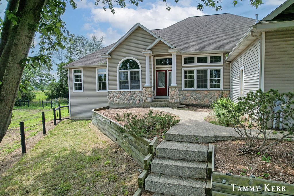 6220 146th Avenue, Laketown township