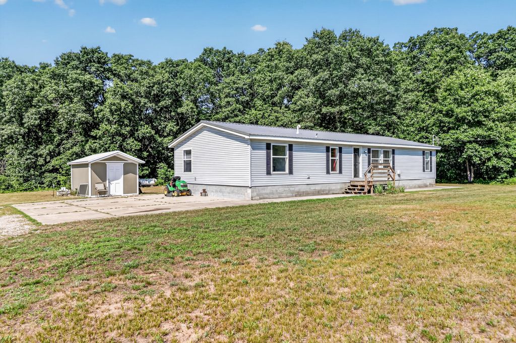 11703 Nichols Road, Blue Lake township