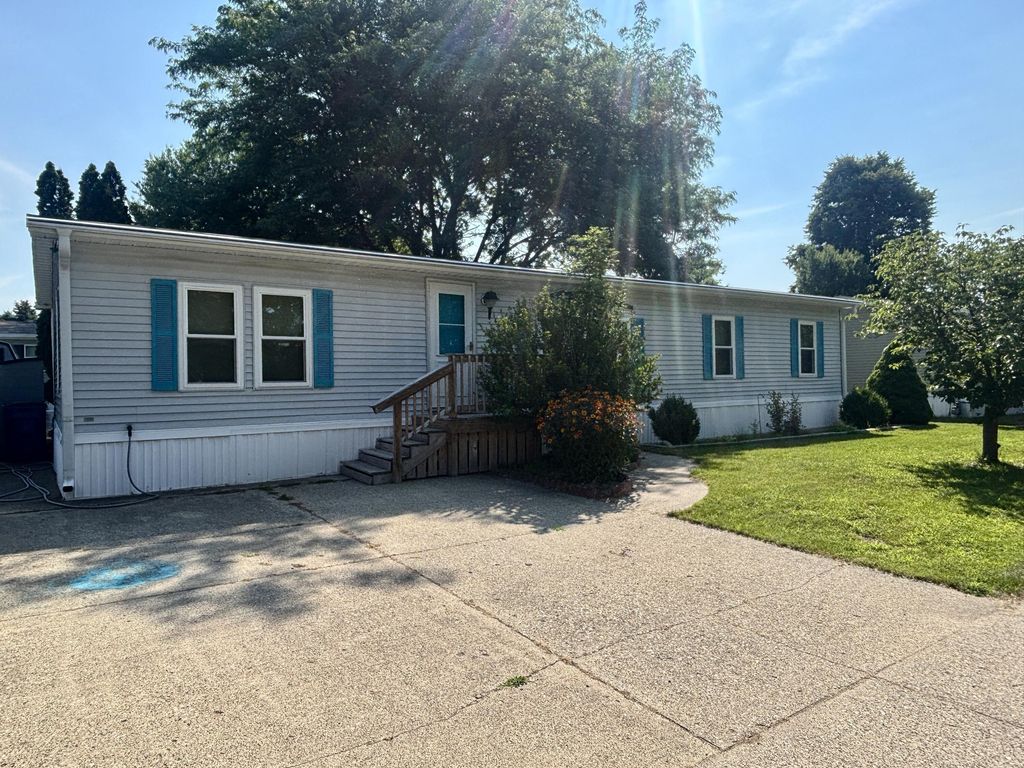 14288 Winters Creek W, Olive township