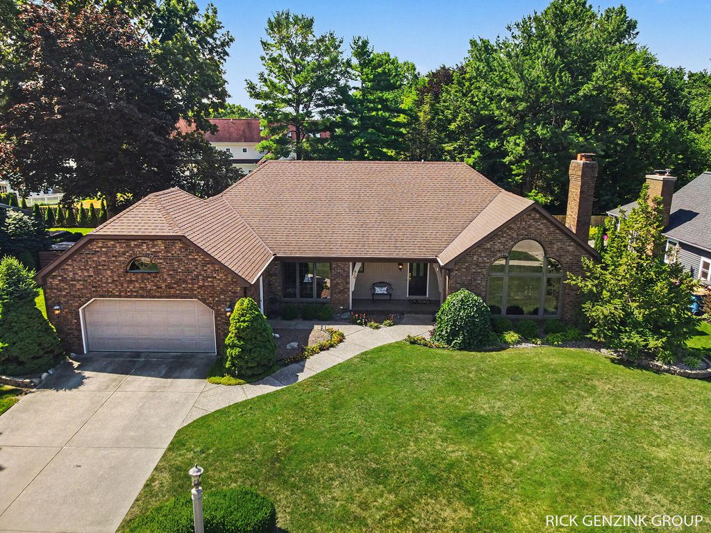 400 W 35th Street, Holland city