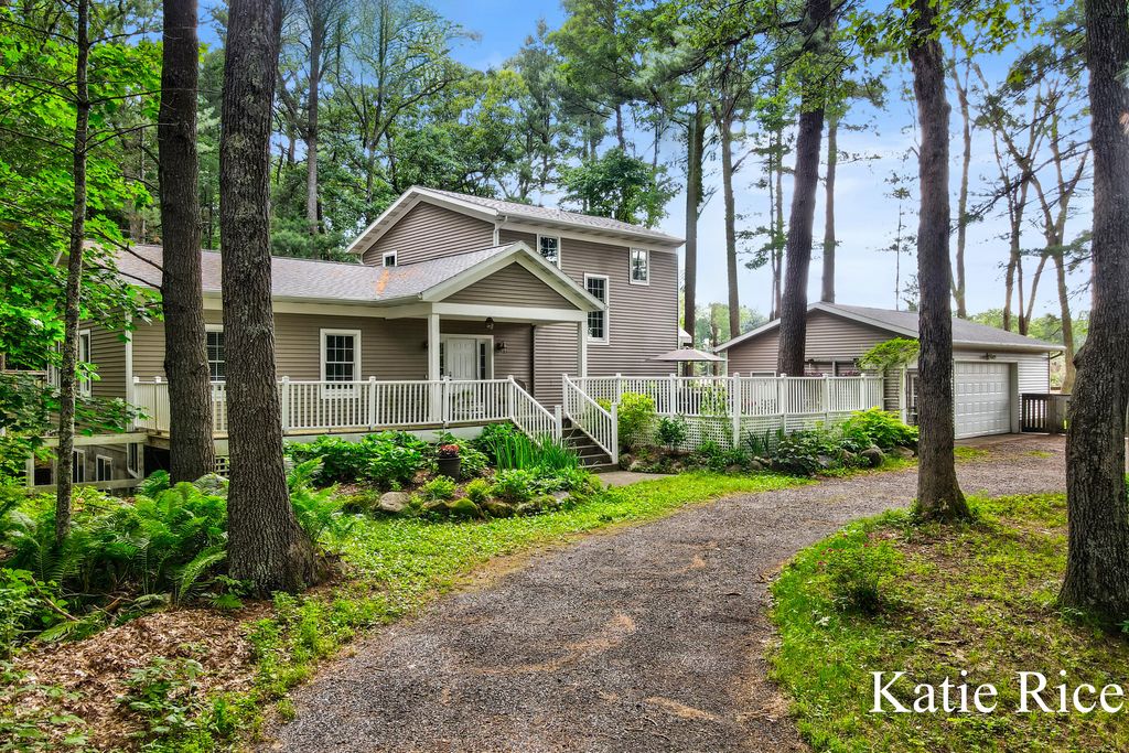 7565 Durham Road, Whitehall township