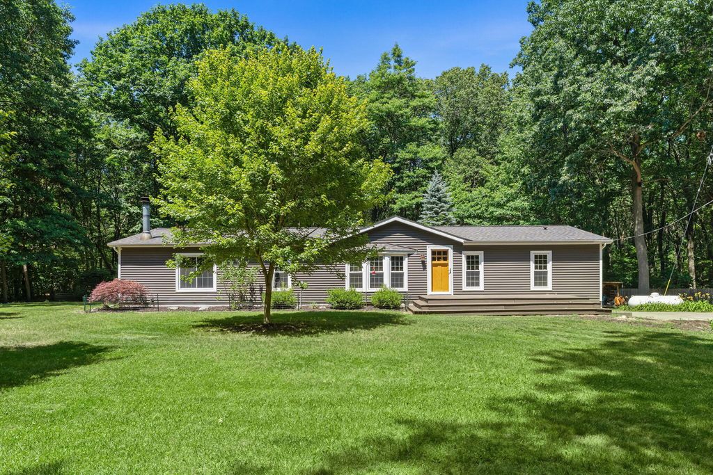 2944 64th Street, Saugatuck township