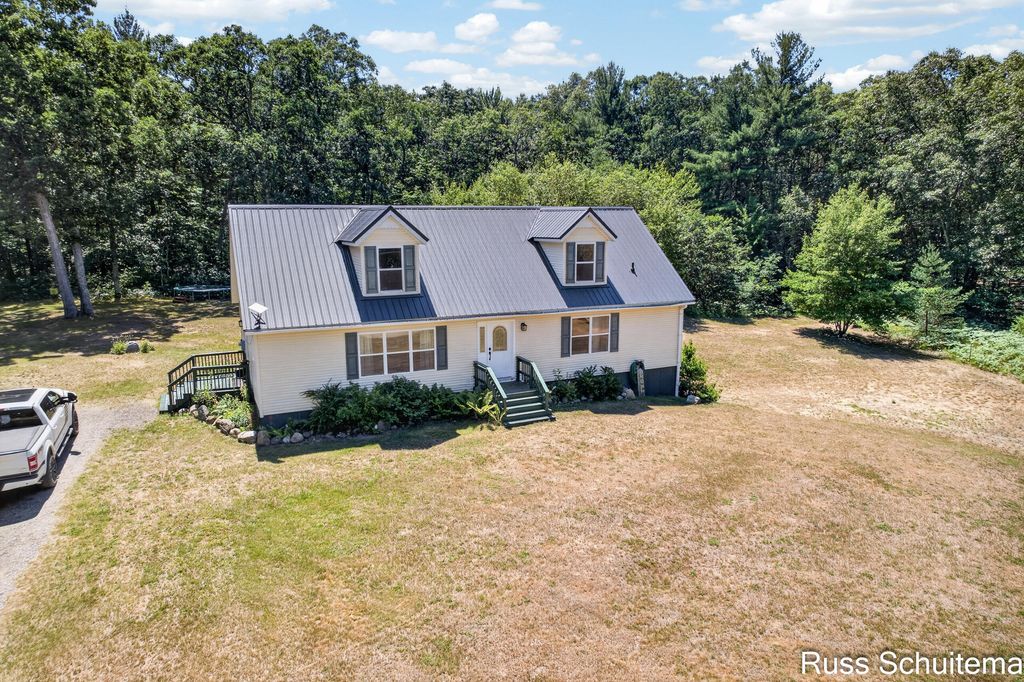 11508 Nichols Road, Blue Lake township