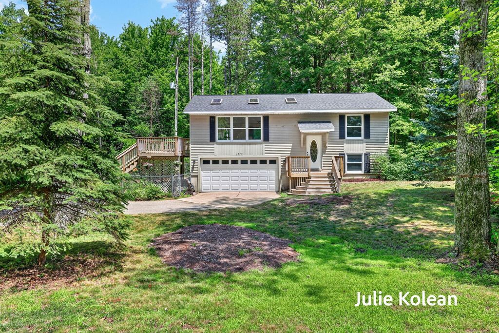 6570 Holly Drive, Port Sheldon township