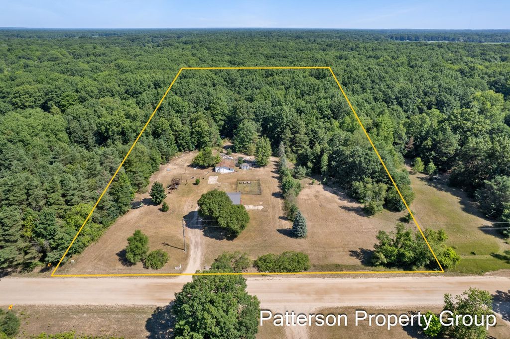 11322 Hall Road, Moorland township