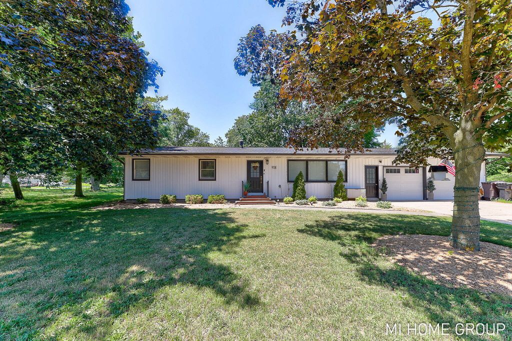 918 136th Avenue, Holland charter township