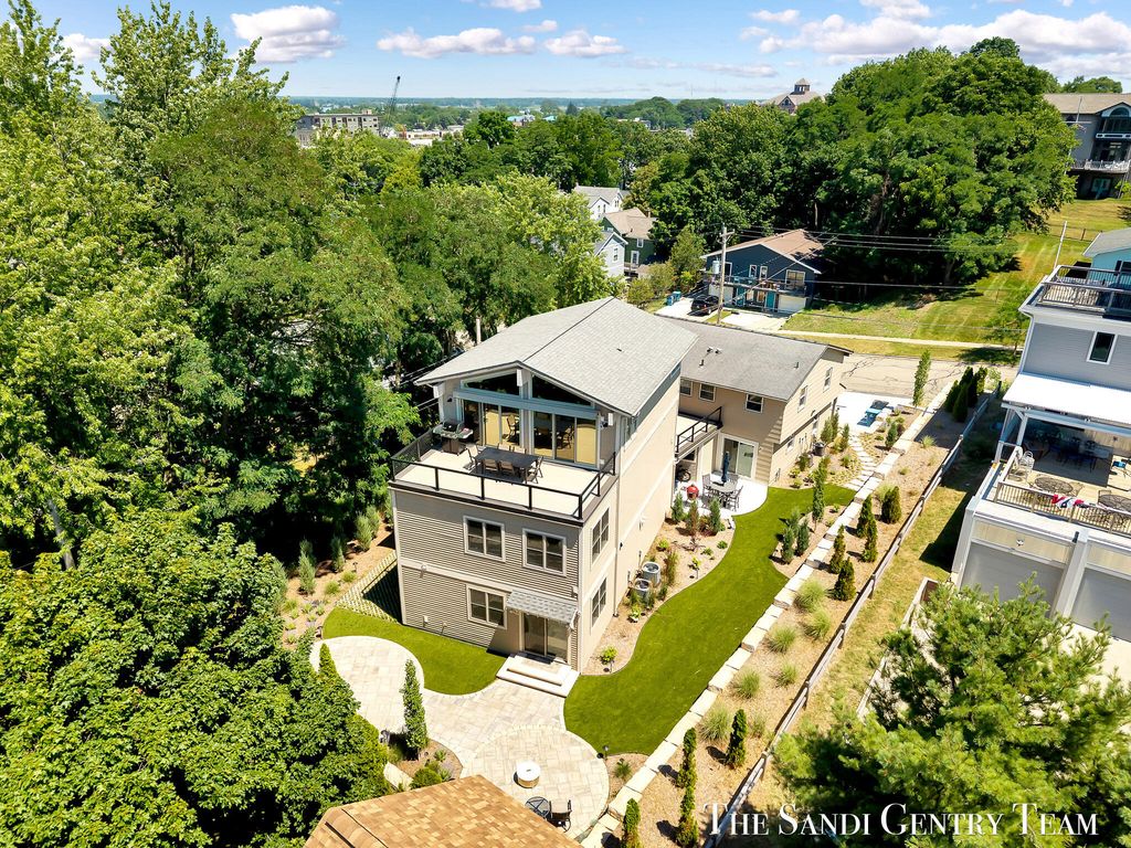 215 S 1st Street, Grand Haven city