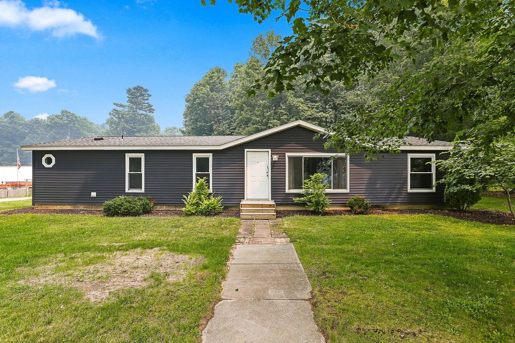 2683 111th Avenue, Trowbridge township