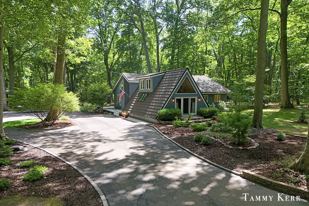 6051 Old Allegan Road, Saugatuck township