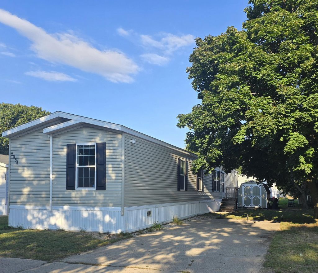 2054 Ironwood E Court, Egelston township