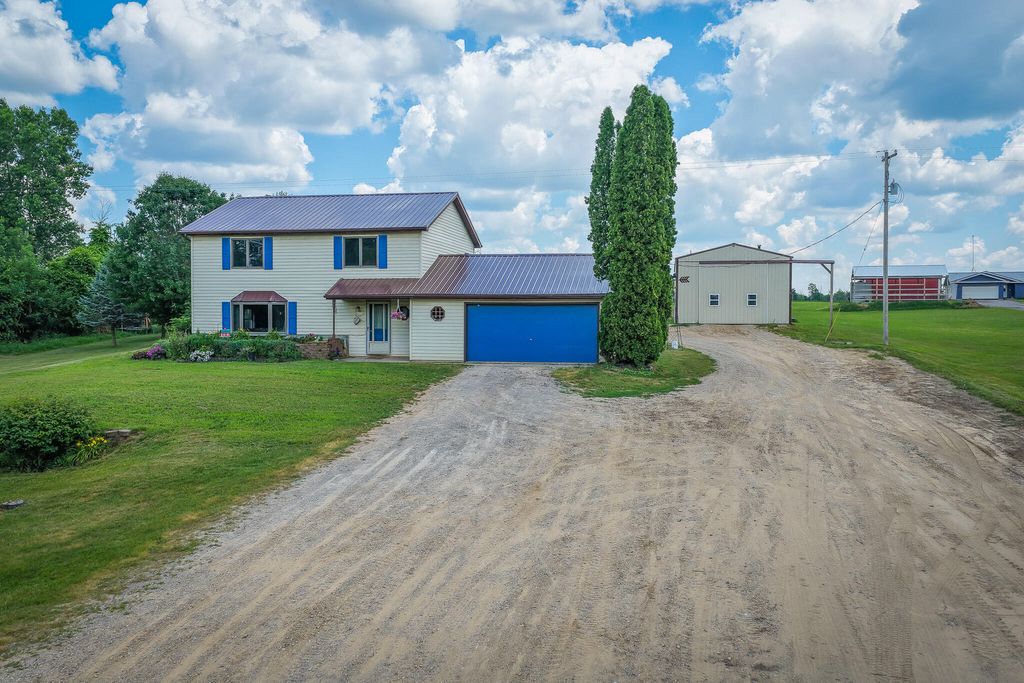 8565 S Cornwell Avenue, Clare city