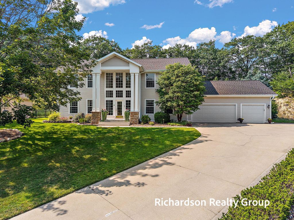 18657 Sioux Drive, Spring Lake township