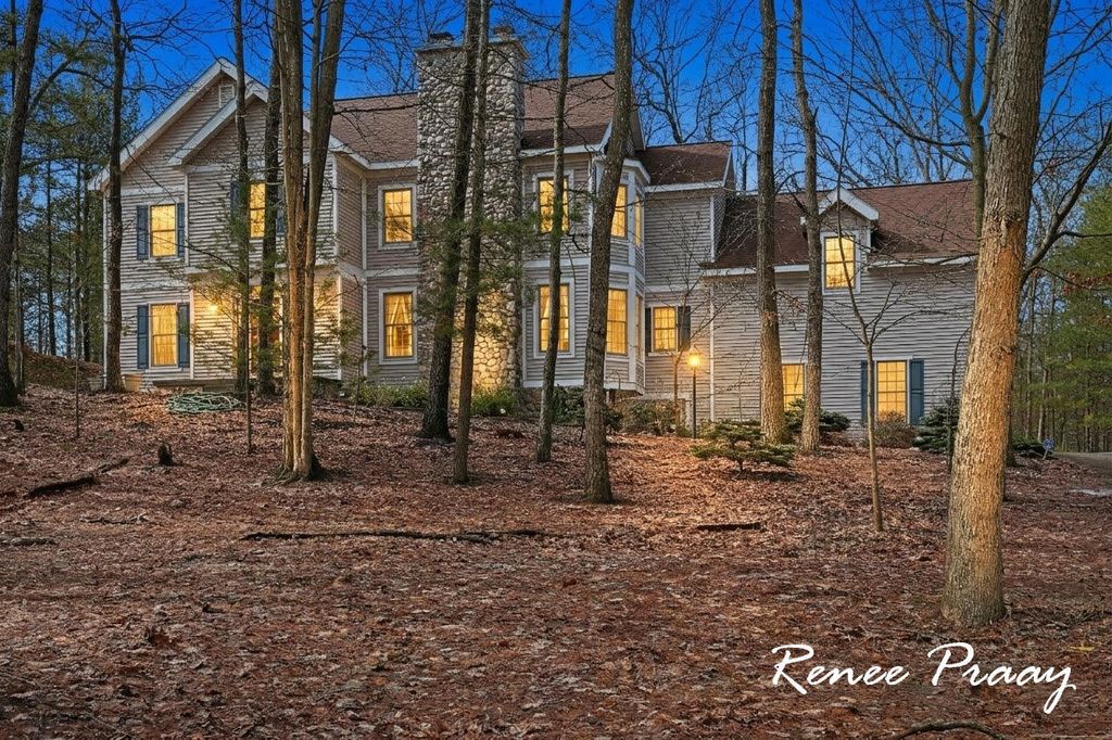 5439 Shawnee Road, Pentwater township