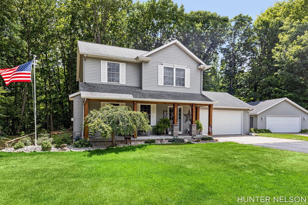 3160 Cottage Court, Algoma township
