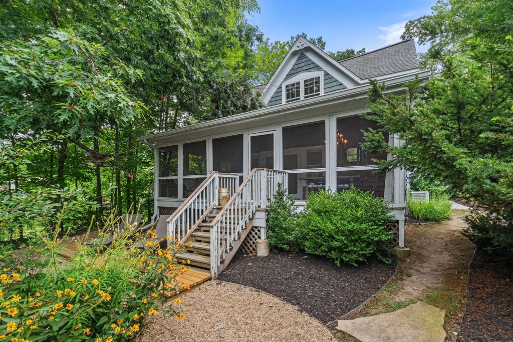 790 Simonson Drive, Saugatuck city