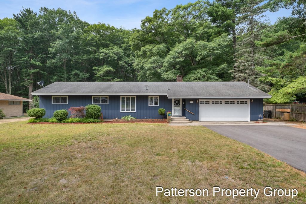 5087 Lake Harbor Road, Norton Shores city