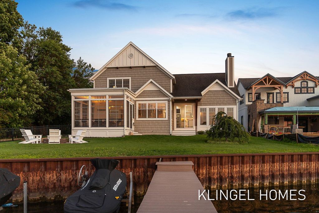 702 Elk Avenue, Spring Lake village
