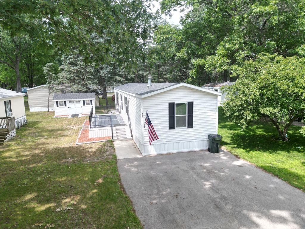 2401 Oak Street, Cedar Creek township