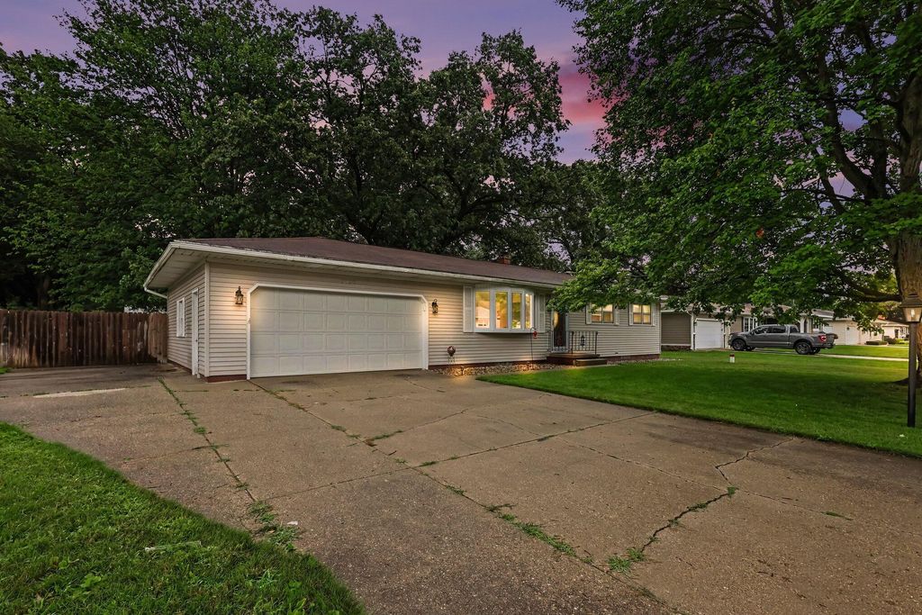 1830 Kings Court, Muskegon