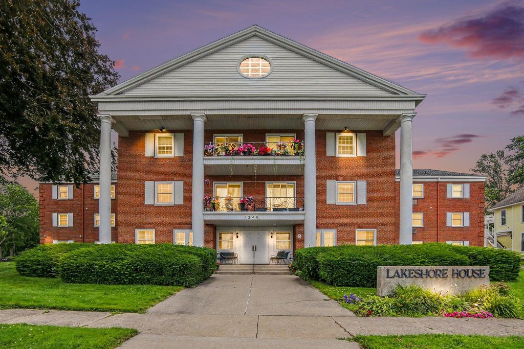 1249 Lakeshore Drive Unit: 315, Muskegon