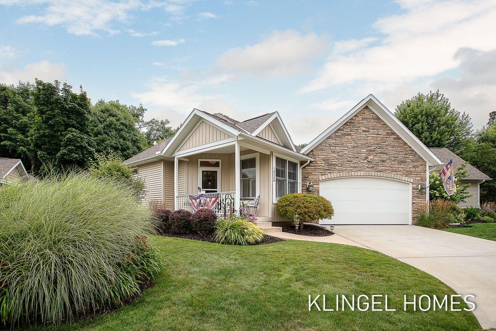 16260 Woodvale Boulevard Unit: 34, Spring Lake