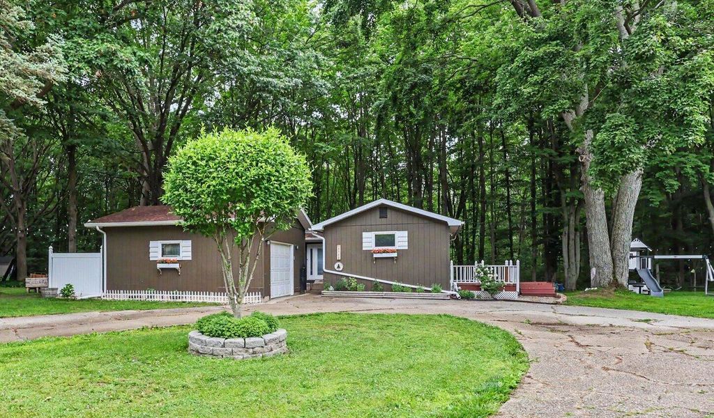 17700 Thornapple Drive, Ferrysburg city