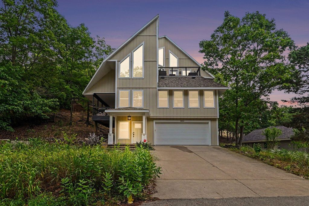 18882 Piney Point Drive, Ferrysburg city
