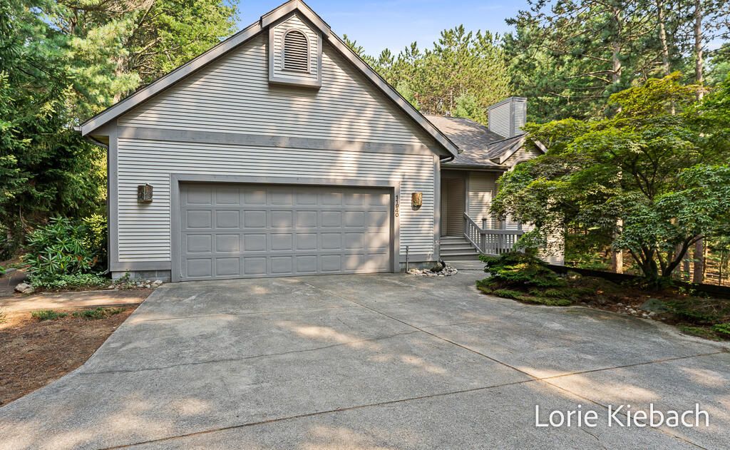 11940 Lakeshore Avenue, Grand Haven charter township