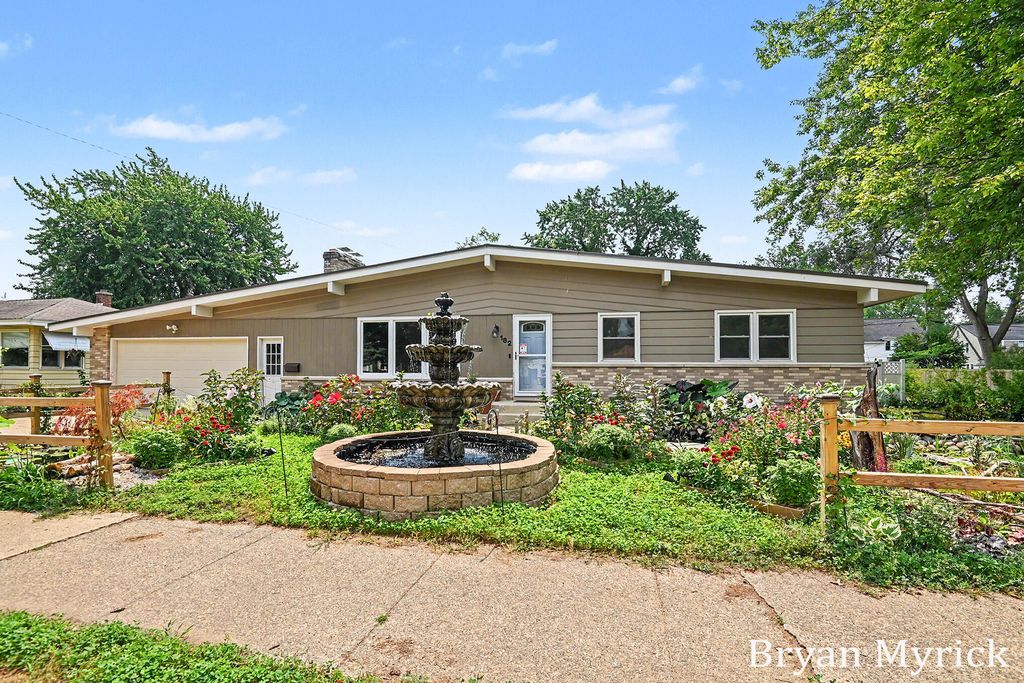 182 E 25th Street, Holland city