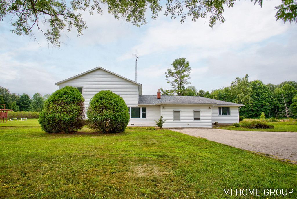 74721 30th Avenue, Covert township