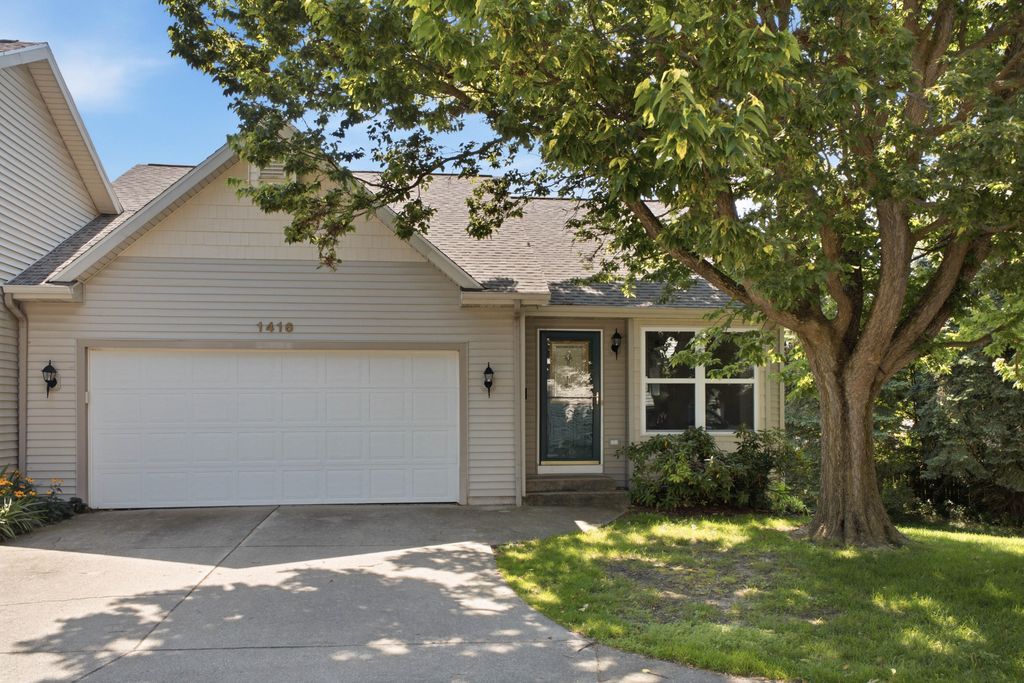 1416 Woodlawn Cmns, Grand Haven