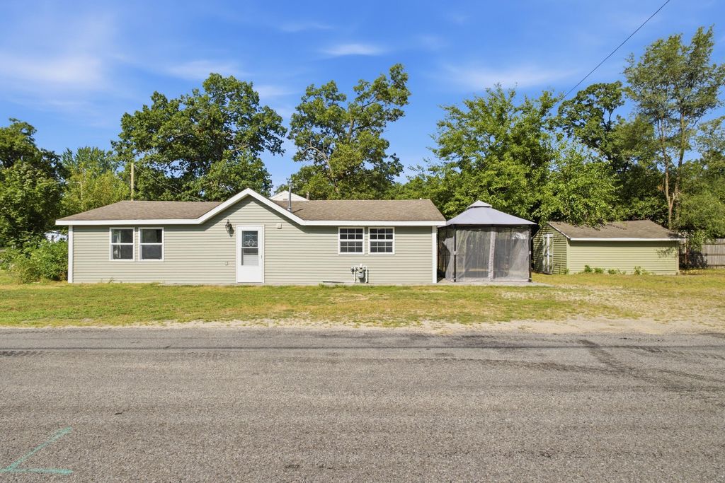 5286 Hall Road, Egelston township