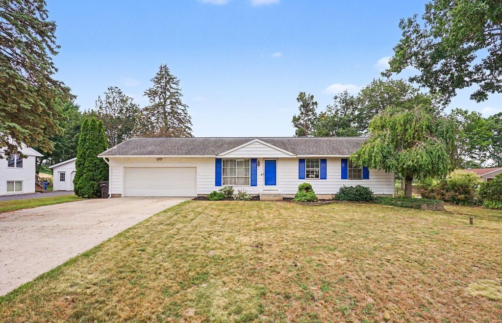 1684 Selly Oak Avenue, Dorr township